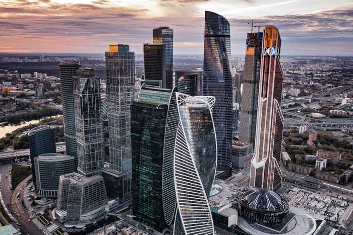 Ограбление в «Москва-Сити»: у курьера вырвали чемодан со 127 миллионами рублей наличными