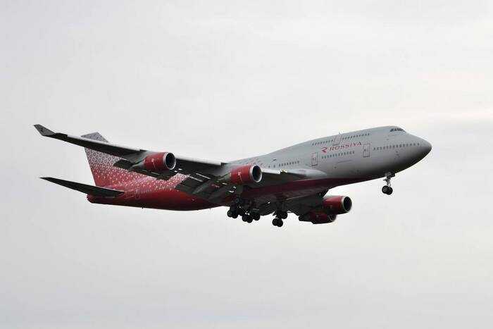 Технические неполадки на борту «Боинга 747» авиакомпании «Россия» поставили пассажиров под угрозу