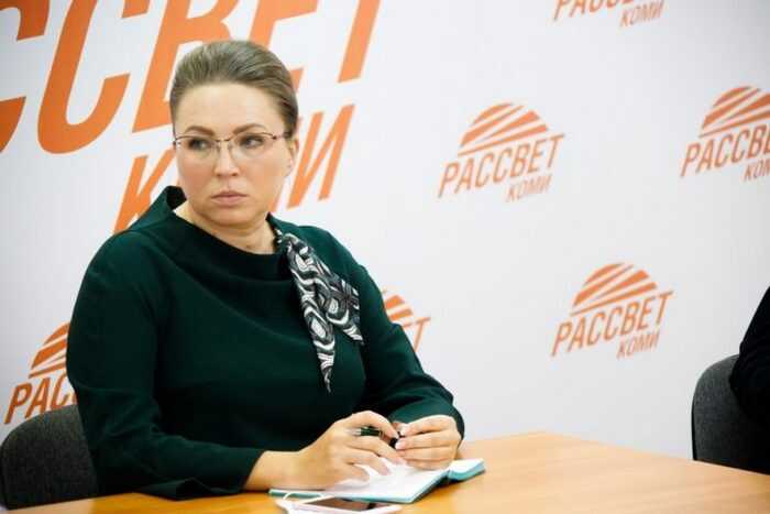 Сенатор из Коми Шумилова уходит из «Единой России» на фоне дела о сотрудничестве с признанными экстремистами