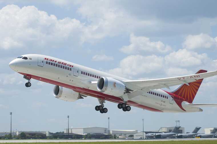 В Индии разбился новейший лайнер Boeing модели 787-8 Dreamliner