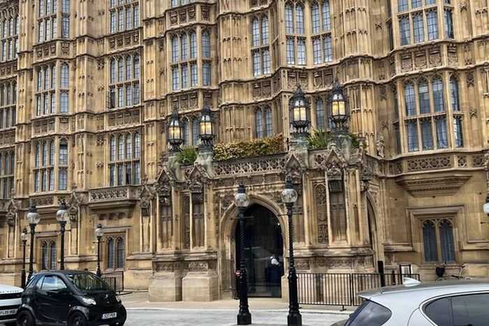 Дверь за миллиард: британский парламент обвиняют в расточительстве