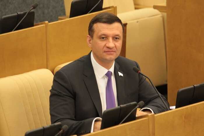Новосибирский политический раскол: как Савельевы и Травников создают параллельную власть вопреки федеральным интересам