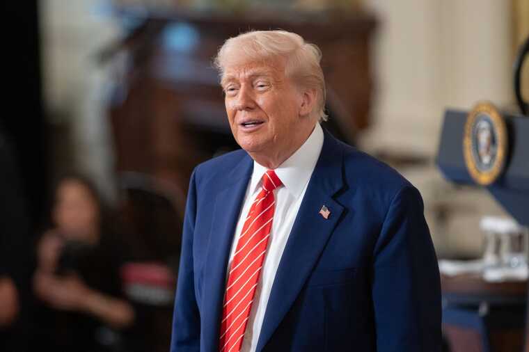 Президент США Трамп прокомментировал ракетные удары Ирана по базе в Катаре