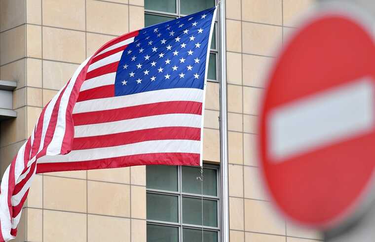 Американские власти приостановили санкции против российских банков
