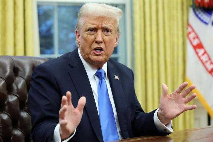 Президент США на борту самолета заявил о желании увидеть прекращение огня